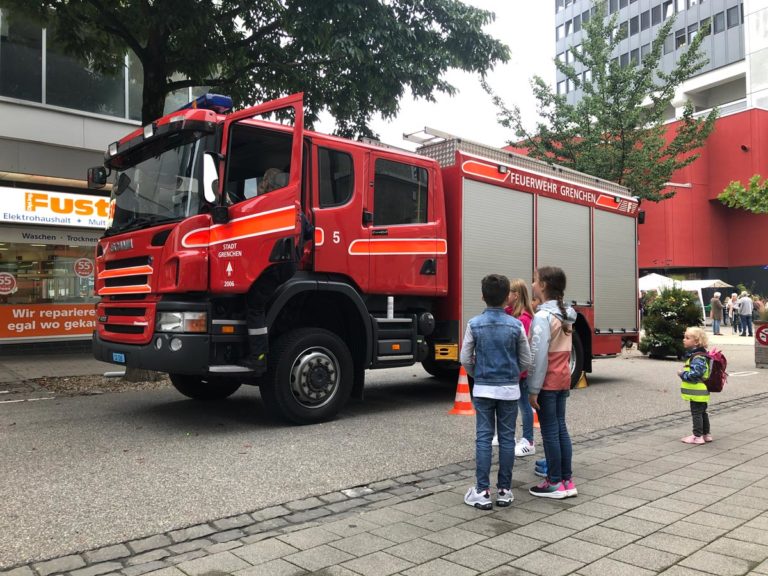 Mobilitätstag Grenchen 2021 Kinder erkunden den toten Winkel